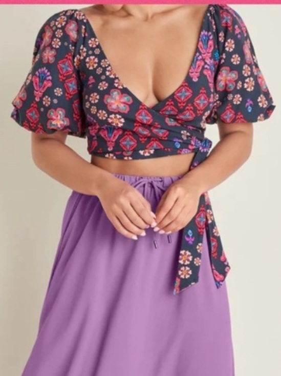 VENUS Tops - VENUS Floral Wrap Front Blouse, Crop, sz M, 17” PTP, 14” L, Linen blend